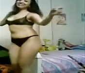 Une femme joueuse toute seule