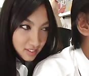 Japonaise qui branle un mec dans le métro