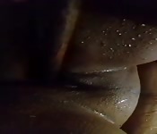 Novinha gozando com o cabo de vassoura