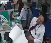Il nuovo ragazzo nell'ufficio Giapponese
