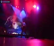 Dorothy Black esce le tette e gioca col fuoco