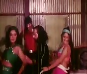 Vollbusiger Retro Gangbang