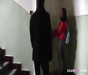 Dicke Schülerin reitet harten Schwanz