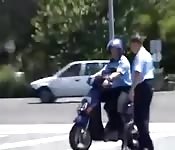 Fodendo uma policial em público