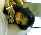 Indienne canon dévore une queue