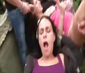 Vamos nos derrubar no heno