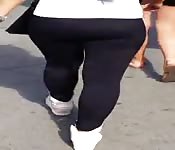 Sua bunda está fabulosa com essas calças