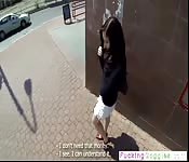 Heiße Braut in POV-Porno in Gasse gefickt