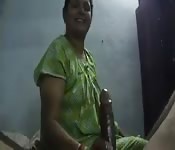 MILF indiana batendo punheta