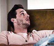Katrina Jade ha un rapporto a tre con i suoi coinquilini