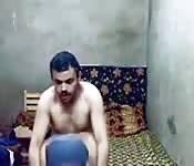 Una coppia araba matura fa un video