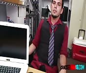 Aufmüpfige Angestellte von Boss unterworfen