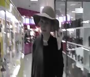 La bionda li fa gratis