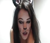 Petit Chat se gode en solo !!!