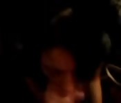 Une brunette péruvienne excitée