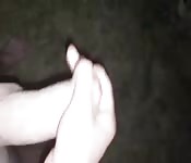 Ich spritze nachts in meinem Garten ab