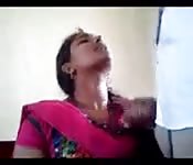 Non riesce a resistere al cazzo