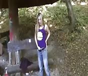 Une blonde qui adore sucer fort