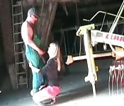 Coroa alemã fode gostoso no celeiro