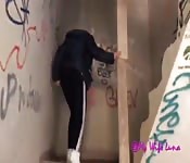 Milf italiana scopa in una casa abbandonata