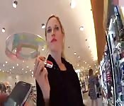 Vado a fare compere con dello sborro in faccia