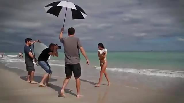 Wunderschöne Babes in Bikinis posieren für dich Drpornofilme com