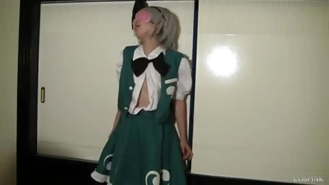 Japanische Cosplayerin in geilem Kostüm gefickt