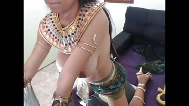 Dressed Like Egyptian Goddess - Hot and horny girl dressed like an Egyptian queen - BUBBAPORN.COM